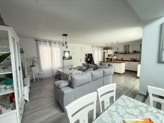Casa a Mollina. Casa en mollina con patio y terraza esta disponible