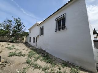 Casa a Benamejí. En exclusiva casa con parcela en el tejar