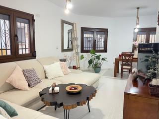 Maison à Cueva de Menga. Casa con patio y terraza muy bien situada busca propietario