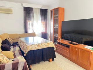 Etagenwohnung in Zona de la Vega. En exclusiva amplio piso con garaje y trastero en avenida de la