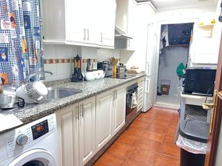 Appartement à Zona de la Vega. En exclusiva amplio piso con garaje y trastero en avenida de la