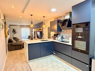 Appartement à Cueva de Menga. En exclusiva piso zona mercado de abastos!!!!