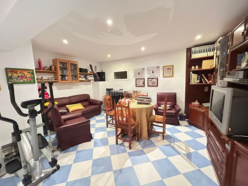 Foto 873f9e92-1e17-4d63-9591-895e8a4e4b3e. Casa amb aparcament a Zona de la Vega Antequera