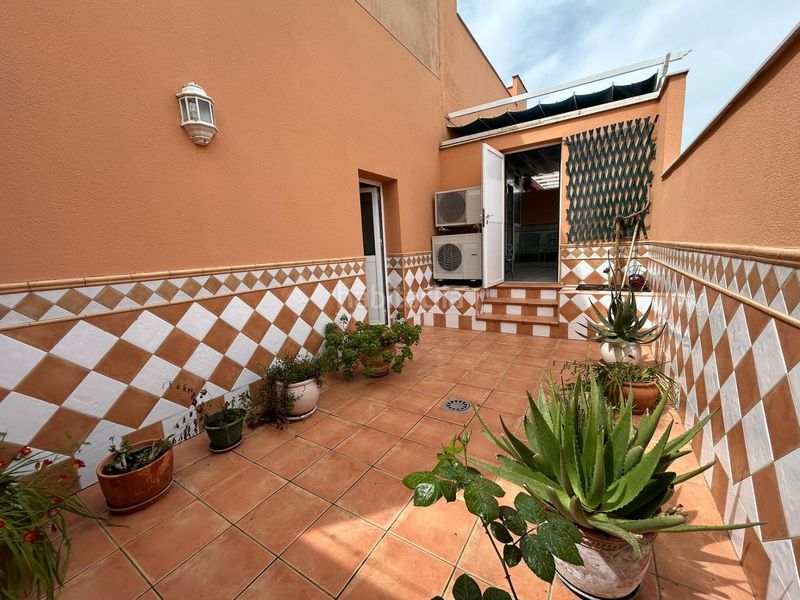 Foto eb3ec7f9-7627-48ee-b6a6-467b2cdb7cea. Casa amb aparcament a Zona de la Vega Antequera