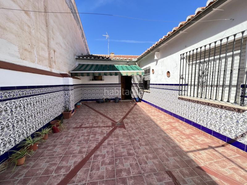 Foto 23d12594-2547-4fff-b4c5-887d0637f412. Casa amb aparcament a Zona de la Vega Antequera