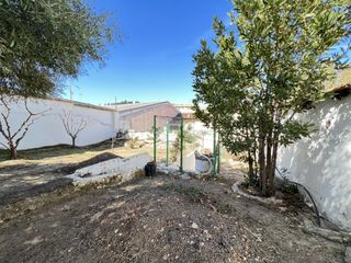 Casa a Zona de la Vega. En exclusiva casa con terreno en antequera