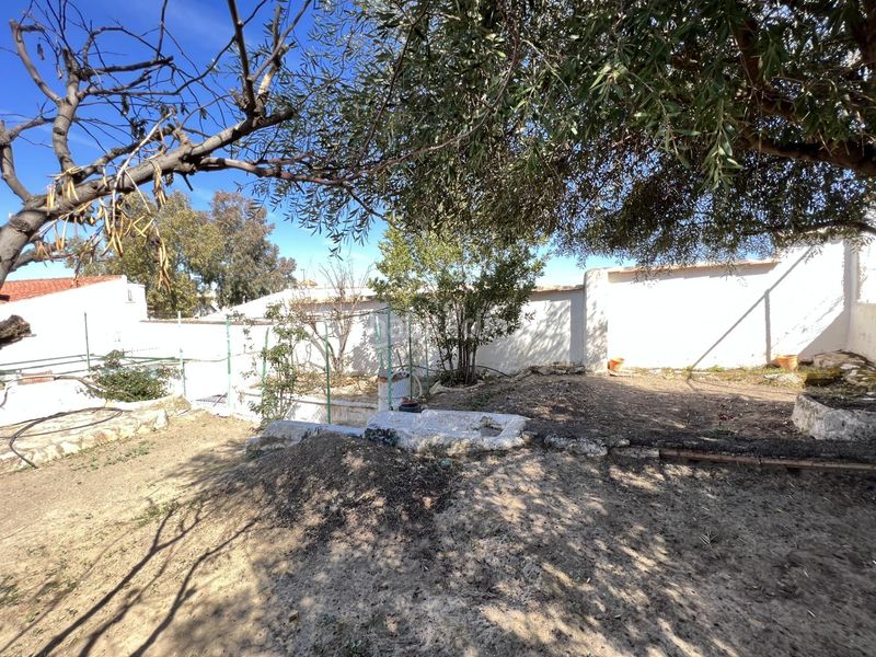Foto a9fe36fc-62dd-4fed-b129-d43cb8ae47ea. Casa amb calefacció aparcament a Zona de la Vega Antequera