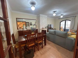 House in Sierra de Yeguas. En exclusiva amplia casa en sierra de yeguas