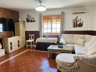 Casa in Villanueva de Algaidas. En exclusiva amplia casa con piscina y terraza en villanueva de