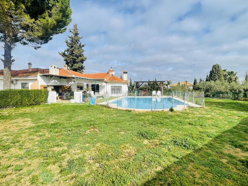 Foto bf217581-7dc6-4444-b896-c68d123d6b1b. Casa amb calefacció aparcament piscina a Centro Antequera