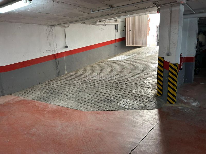 Foto c4a9393b-6f02-4c0e-8546-d205275983fc. Aparcament cotxe a Cueva de Menga Antequera