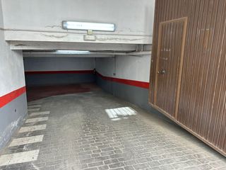 Parking voiture à Cueva de Menga. Amplio garaje con capacidad para dos coches en calle juan casco,