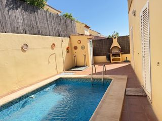 Casa a Fuente de Piedra. Casa con parcela independiente y piscina propia en fuente de pie