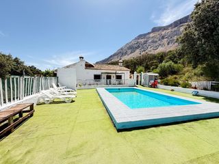 Masia a Centro. Casa con terreno y piscina en la zona de antequera