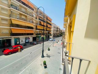 Lloguer Local Comercial  Calle del infante don fernando. Local en alquiler en plena calle infante don fernando