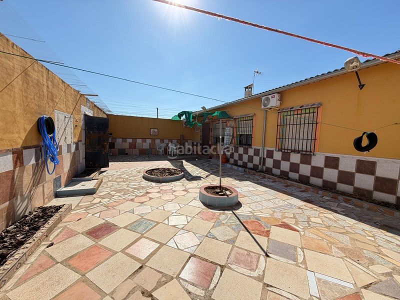 Foto 1cbb2f80-5ec5-462b-a4e5-5a2e463387bb. Casa amb calefacció aparcament a Alameda