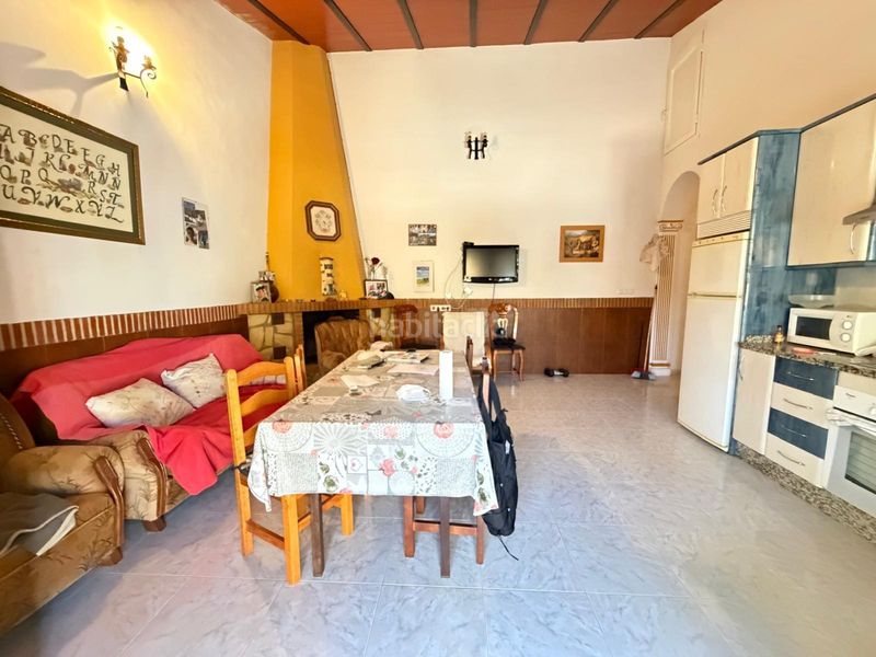 Foto 209a0bd8-e477-4753-b61a-c60a57b2d7c8. Casa amb calefacció aparcament a Alameda