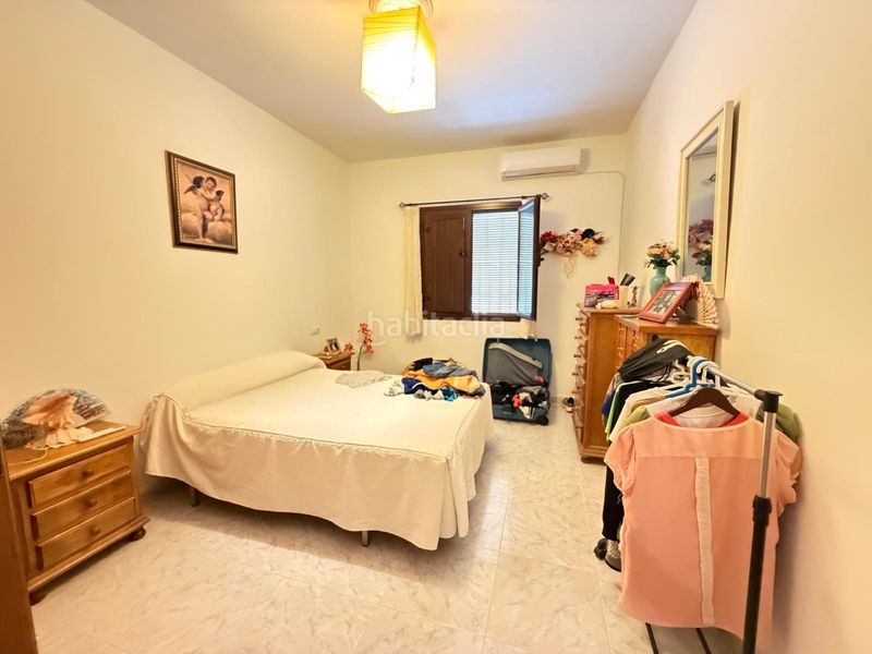 Foto f967ec90-b249-4912-afe6-a63625fd0cd2. Casa amb calefacció aparcament a Alameda