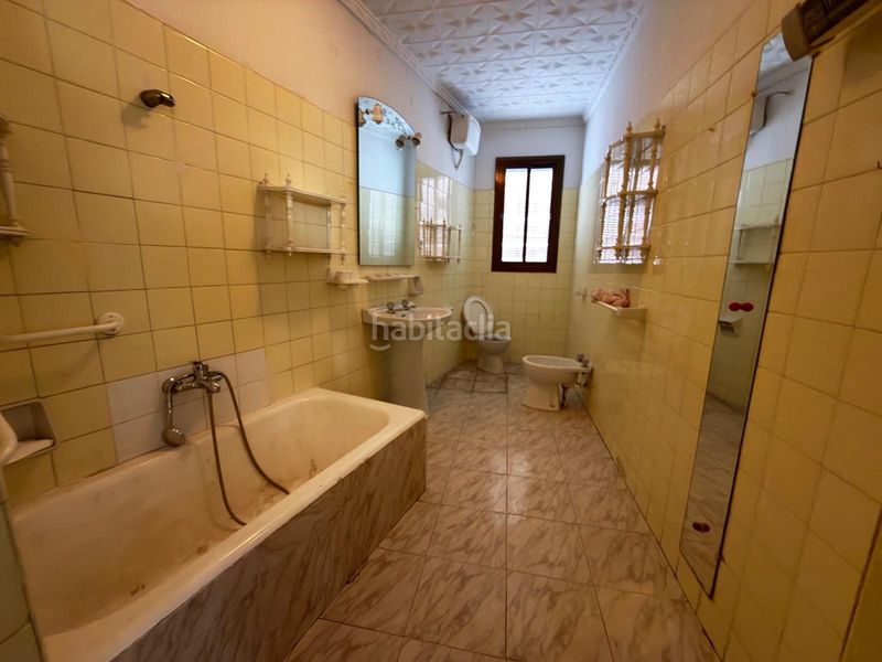 Foto d38cc7c9-b939-48d5-bf16-1e0d3c12ed9d. Edificio in Cueva de Menga Antequera