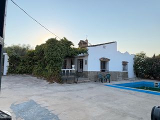 Casale in Campillos. Parcela rustica con piscina en campillos puedes ser tuya
