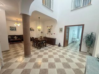 Casa a Mollina. Amplia casa en mollina, andalucía  listo para entrar a vivir!