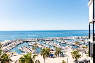 Apartament a Duque de ahumada 9. Apartamento boutique con vistas panorámicas al mar situado en pr