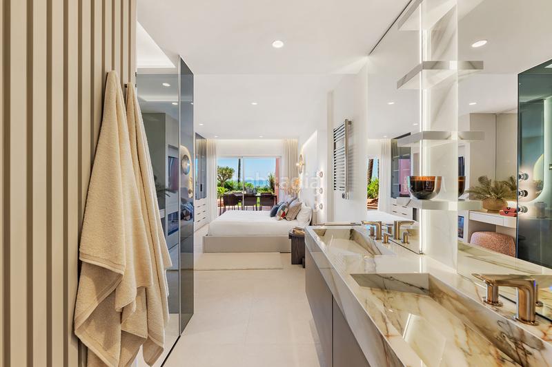 Foto 710546b8-8696-4000-a4b7-c443577a9226. Planta baja en costalita ii 0 apartamento reformado en primera línea de playa con tecnología inteligente menara beach, nueva milla de oro en Estepona