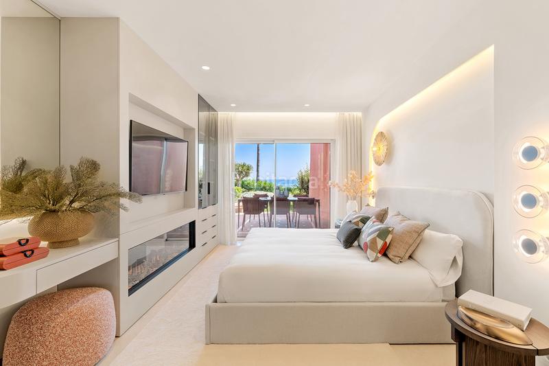 Foto bd4fd03f-cea5-45ec-a8c9-30a2925d8c04. Planta baja en costalita ii 0 apartamento reformado en primera línea de playa con tecnología inteligente menara beach, nueva milla de oro en Estepona