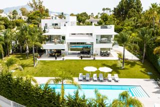Casa en Guadalmina Baja. Villa de lujo de 6 dormitorios en guadalmina baja marbella