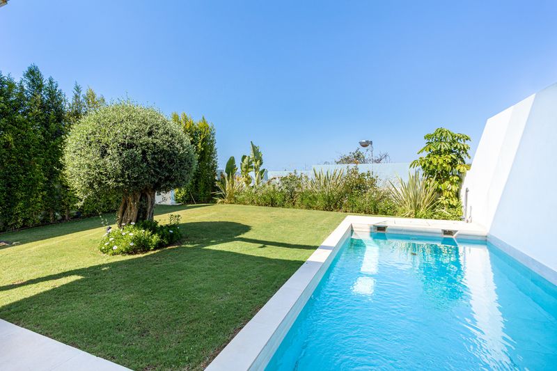 Foto 904be81e-786a-4741-b84b-80f4f963b54a. Casa amb aparcament piscina a Valdeolletas - Las Cancelas - Xarblanca Marbella