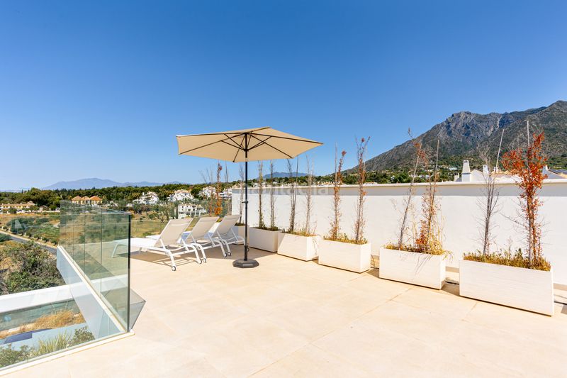 Foto f7f21e17-d2ee-47c6-ae79-7aca1b6c9dd2. Casa amb aparcament piscina a Valdeolletas - Las Cancelas - Xarblanca Marbella