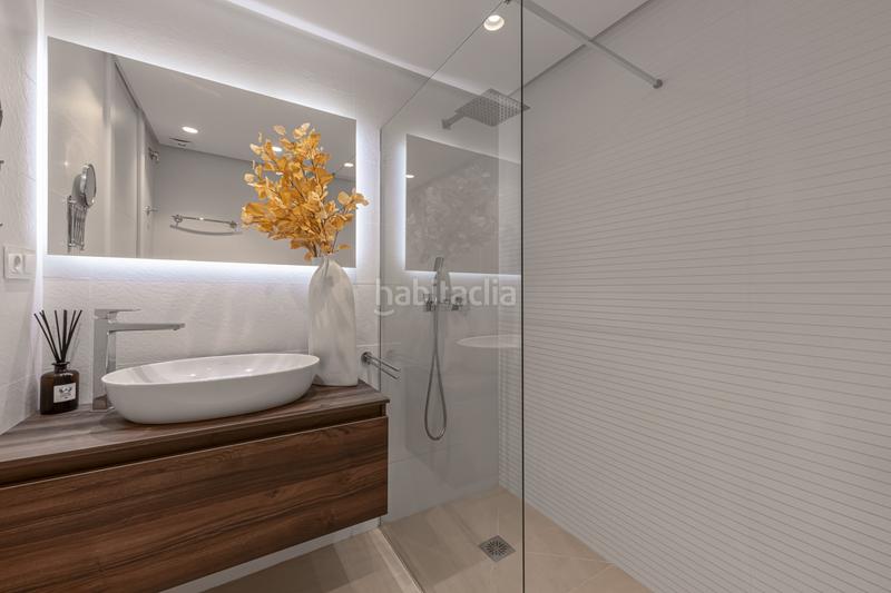 Foto e8f64c7b-88a1-46df-90a4-bd216c0cc84a. Apartamento  de lujo en planta baja frente al mar en costalita en Estepona