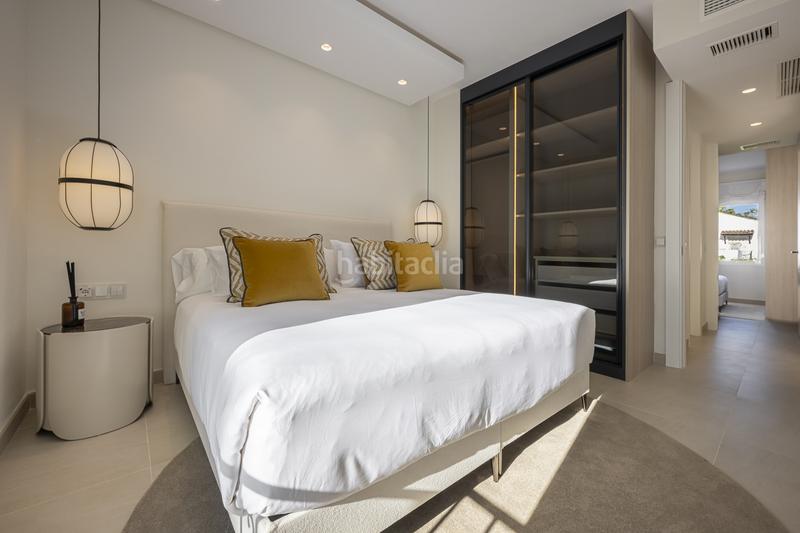 Foto f37271a6-646c-4ea5-8dab-a6ed51909997. Apartamento  de lujo en planta baja frente al mar en costalita en Estepona