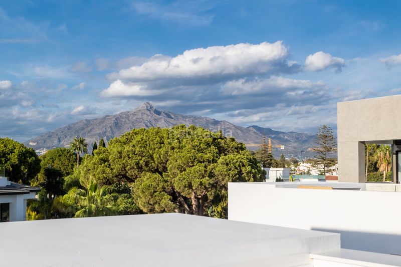 Foto 06f45385-4c67-4c17-a1e6-0a4ae4731150. Casa amb aparcament piscina a Nueva Alcántara Marbella