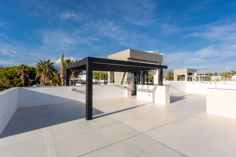 Foto e7844f18-08bf-4b2e-8c32-e6fc81527602. Casa amb aparcament piscina a Nueva Alcántara Marbella