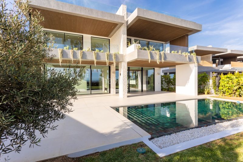 Foto f5317985-fd65-4ffa-a1da-5f42a1f03c6f. Casa amb aparcament piscina a Nueva Alcántara Marbella