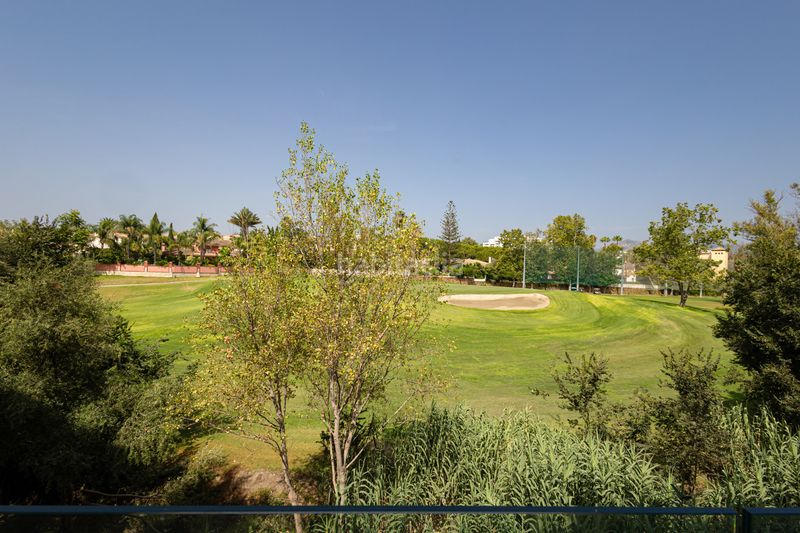 Foto cbf025dd-8a9f-45b6-90a9-c9e8b1adf2ba. Dúplex amb aparcament piscina a Guadalmina Alta Marbella