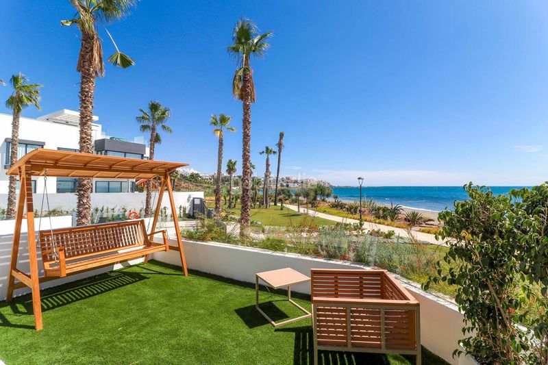 Foto a4529c8c-f279-4000-804a-908f0e95dbec. Casa adossada amb aparcament piscina a Guadalobón Estepona