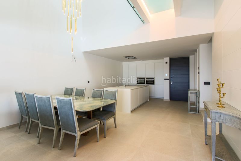 Foto cb5d1f94-a602-4eb1-9275-e8948965d121. Casa adossada amb aparcament piscina a Guadalobón Estepona
