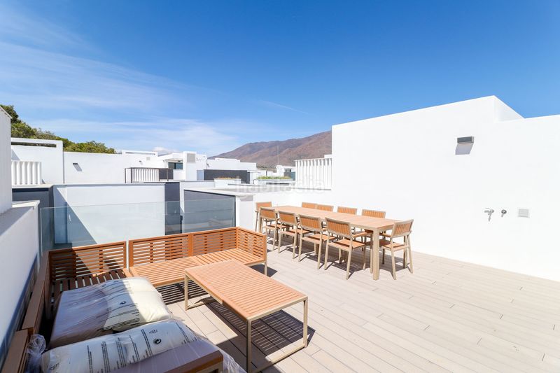 Foto da803fed-a06a-4405-bc85-3e770d1681b4. Casa adossada amb aparcament piscina a Guadalobón Estepona