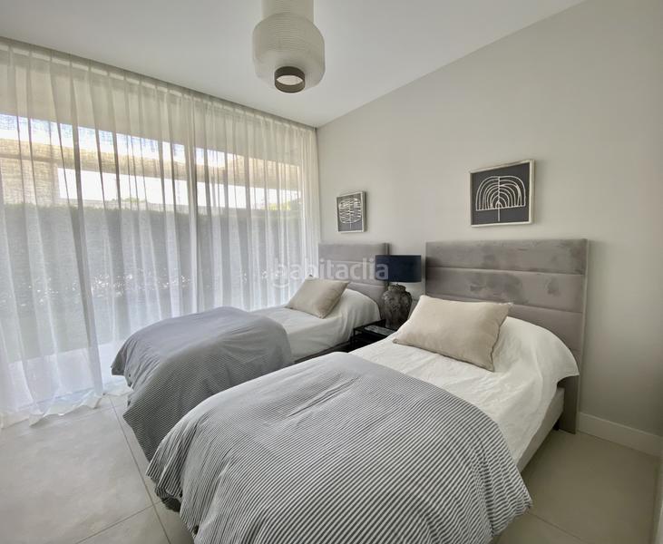 Foto 68357d05-74e1-4b7d-bc9c-6cb06454a2b1. Lloguer planta baixa amb calefacció aparcament piscina a Estepona