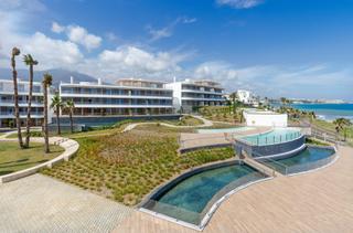 Miete Appartement in Guadalobón. Fabuloso apartamento en primera línea de playa en estepona  the