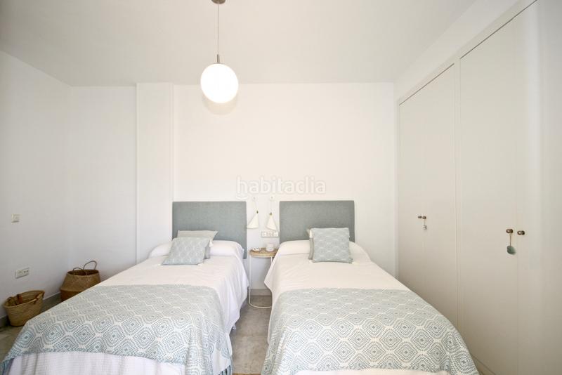 Foto 44d87450-dcb0-40e8-b9a1-2734c08b738d. Alquiler casa adosada en albatros-ur bahia marbell 4 adosada en primera linea de la playa en Marbella