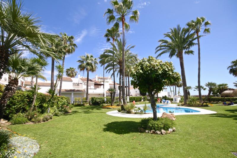 Foto 5d185e58-7f81-4471-97da-156c390cf74d. Alquiler casa adosada en albatros-ur bahia marbell 4 adosada en primera linea de la playa en Marbella