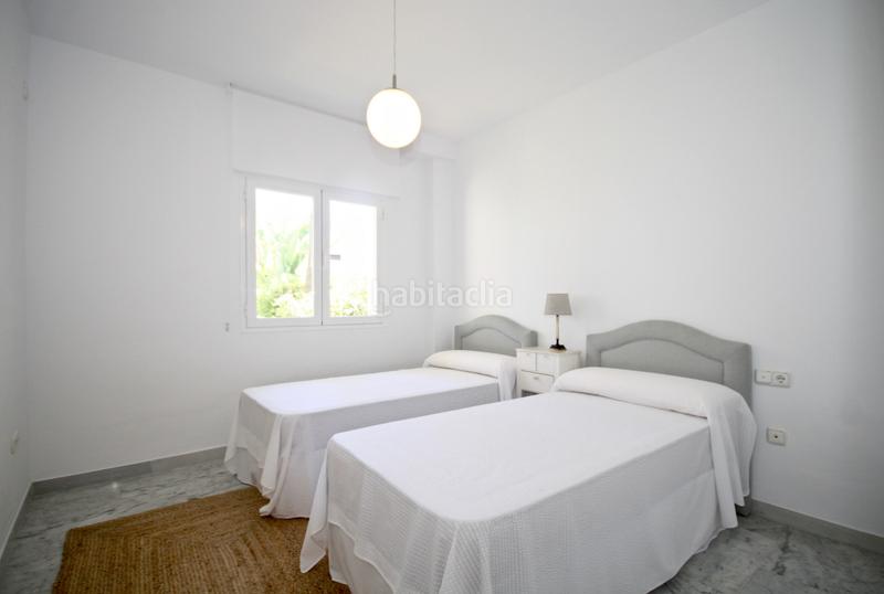 Foto e9a8a904-2665-4562-8884-14e651bf210e. Alquiler casa adosada en albatros-ur bahia marbell 4 adosada en primera linea de la playa en Marbella