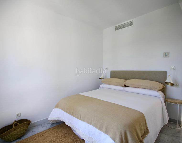 Foto 2fc893e0-ed43-4fff-8d40-630efb074d18. Rent semi detached house in albatros-ur bahia marbell 4 in Marbella