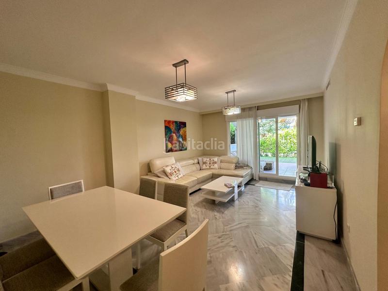 Foto bfc47920-73bb-4aec-a60d-15e1796e7417. Affitto piano terra con parcheggio piscina in La Dama de Noche - La Alzambra Marbella