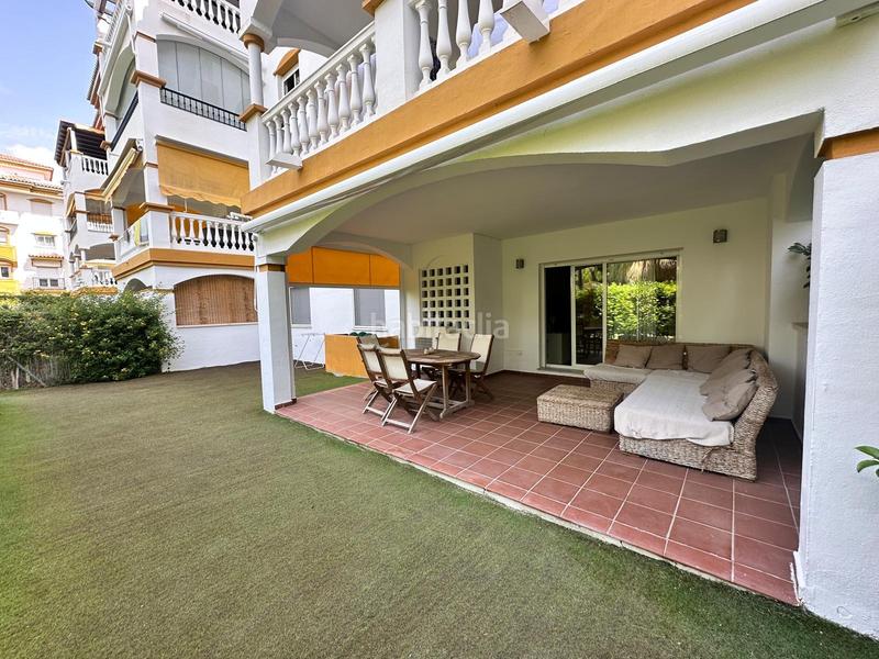 Foto 68ec6cda-a776-43a9-ae0b-0441da34b31c. Lloguer planta baixa amb aparcament piscina a La Dama de Noche - La Alzambra Marbella