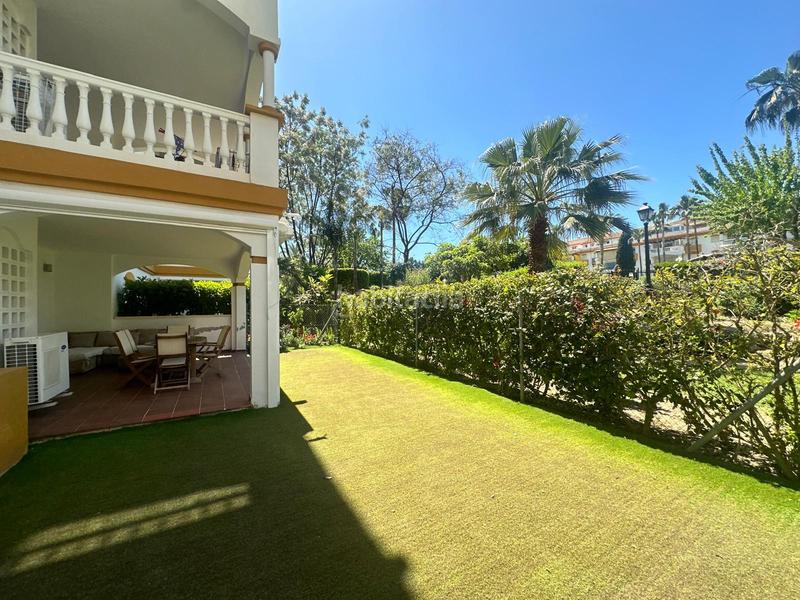 Foto aed66597-b29a-4c2e-916b-9ec3f712e864. Lloguer planta baixa amb aparcament piscina a La Dama de Noche - La Alzambra Marbella