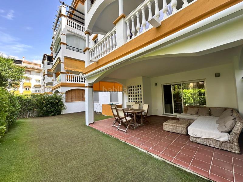 Foto 057b17c0-3379-4c9d-aeef-999dd11e9f1a. Location rez-de-chaussée avec parking piscine dans La Dama de Noche - La Alzambra Marbella